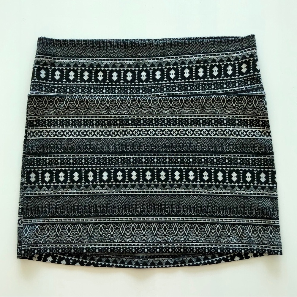 Black and white tribal pattern mini-skirt